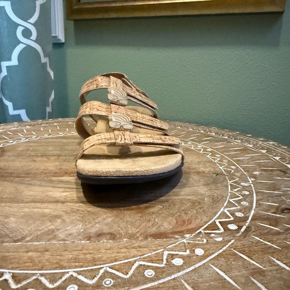 NWOT Vionic Amber Tan Strappy Sandals - Size 8 - Picture 10 of 15